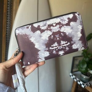 New Marc Jacobs purple and White Wristlet wallet leather lavender multicolor